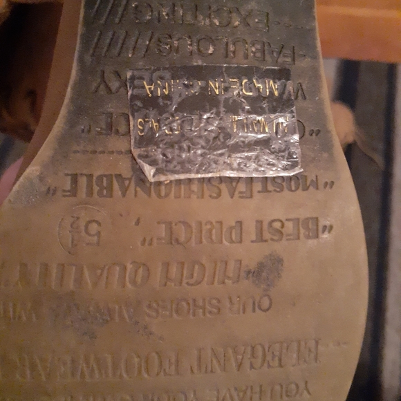 Shoes - Picture 4 of 4